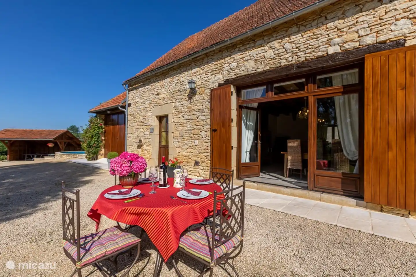 Ein gemütlicher Sitzplatz auf der Terrasse