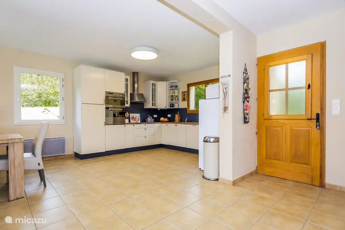 Die geräumige Küche