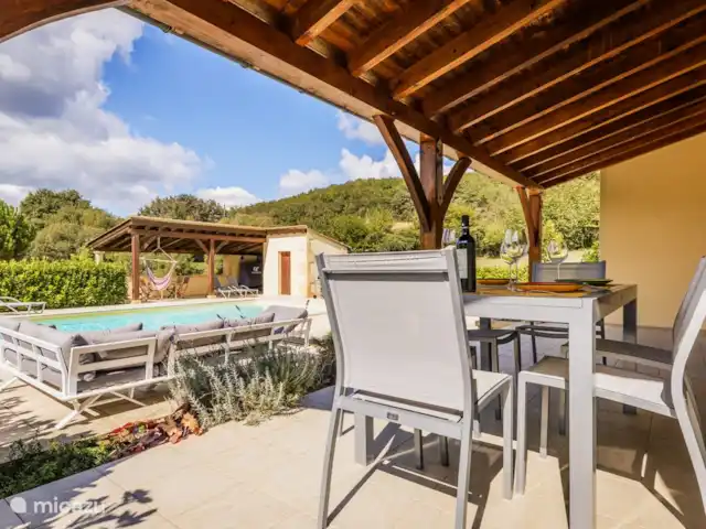 Suzanne | France, Dordogne, Cazals - maison de vacances Terrasse avec vue sur la piscine