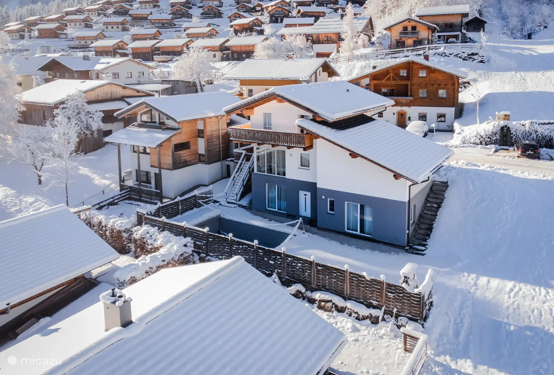 Haus Lugthart dronefoto achterkant 