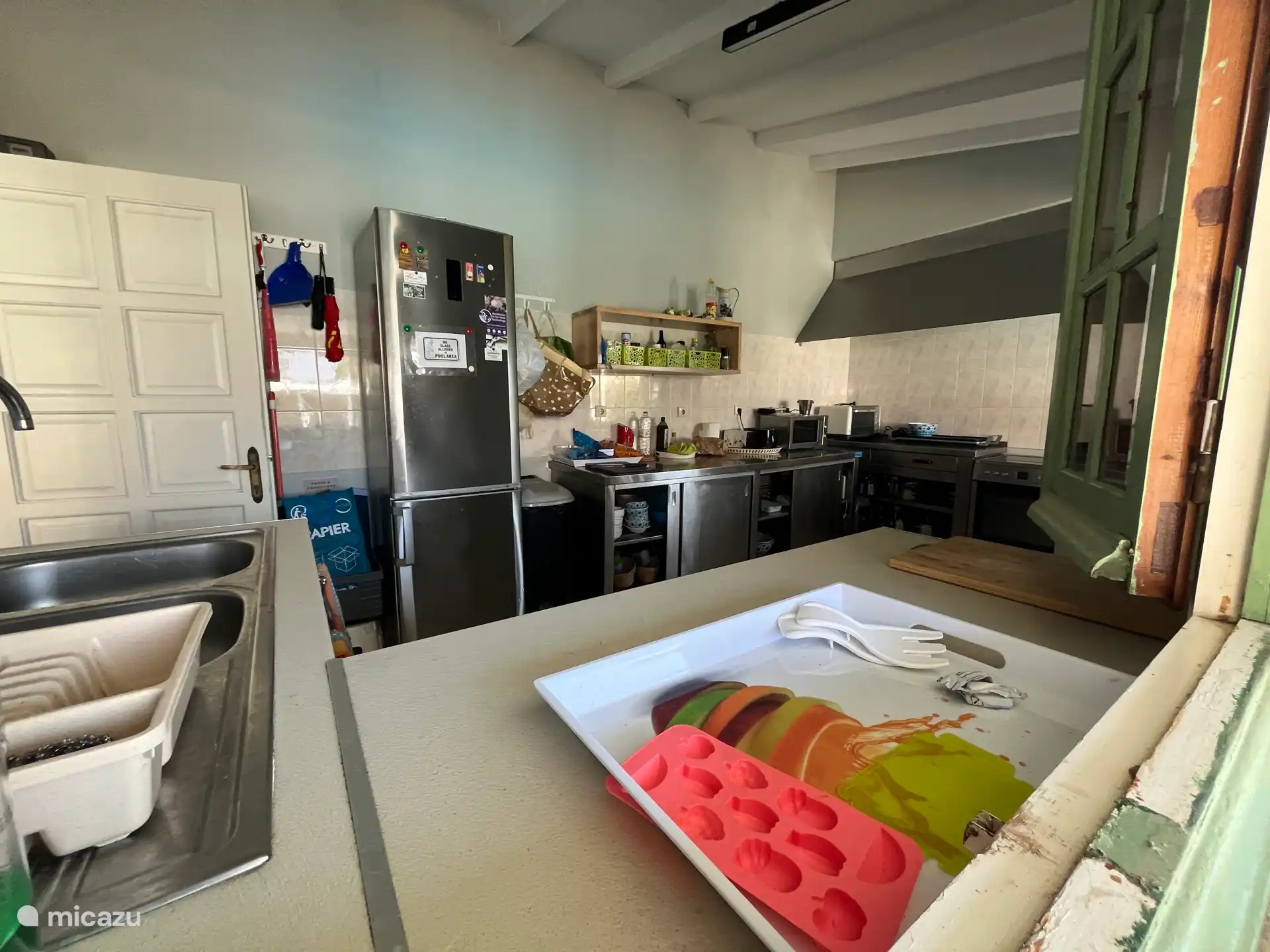 Praktische große Küche