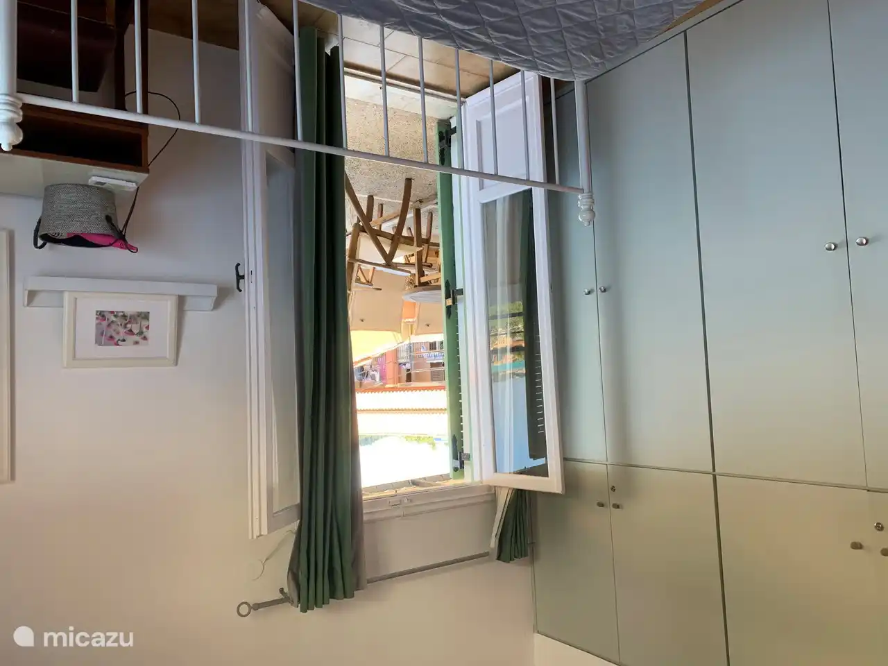 Schlafzimmer Nr. 9b mit Zugang zur Dachterrasse