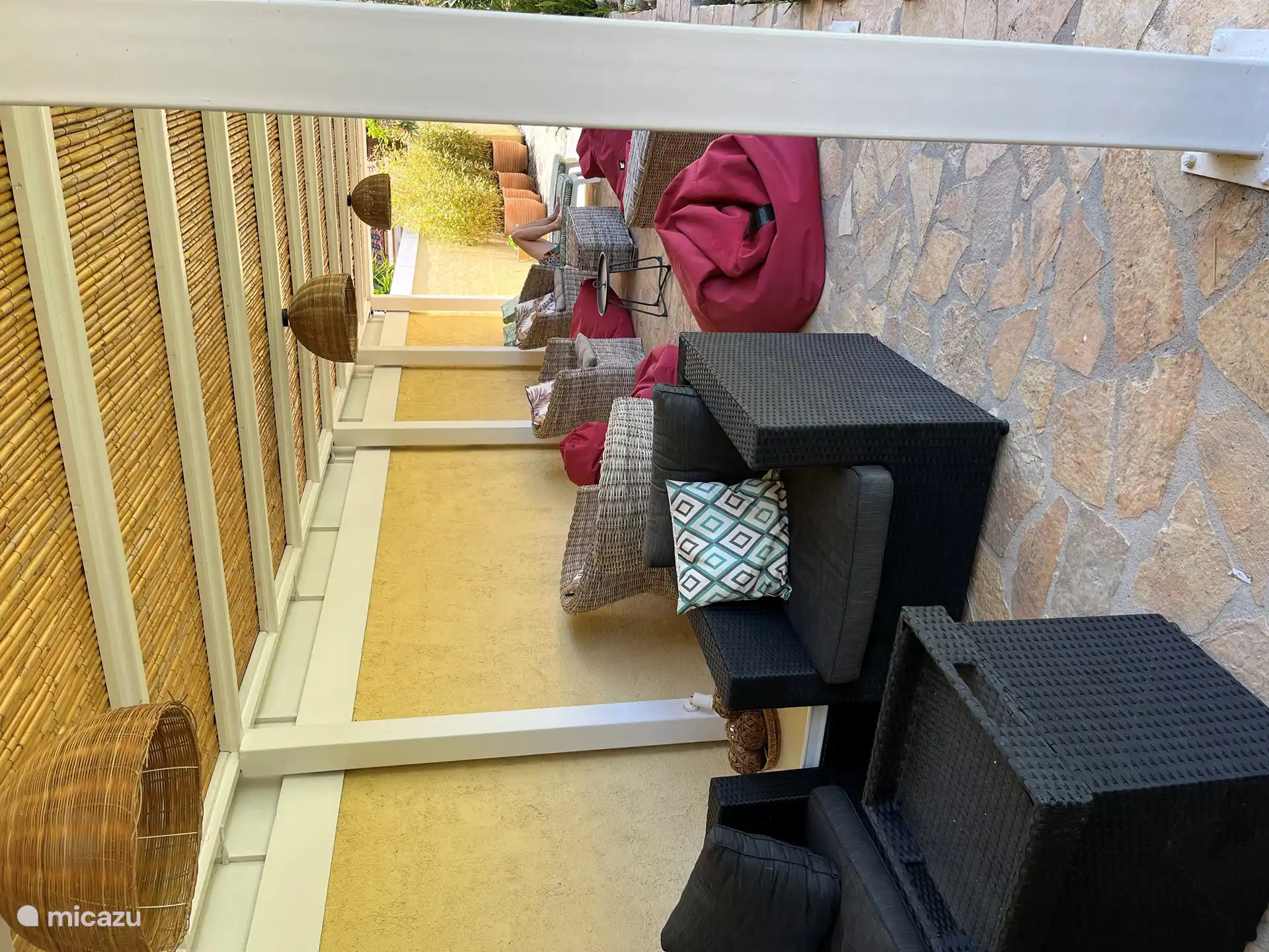 Schöne große überdachte Pergola