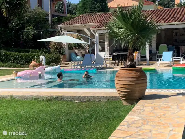 Villa Eleni Corfou - Acharavi | Grèce, Corfou, Acharavi - maison de vacances Détendez-vous dans la piscine...