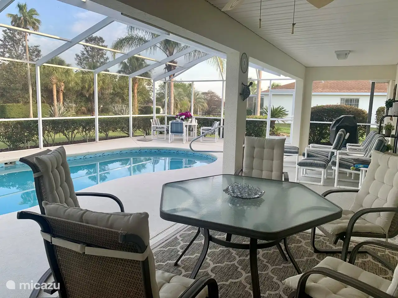 Schwimmbad und Terrasse