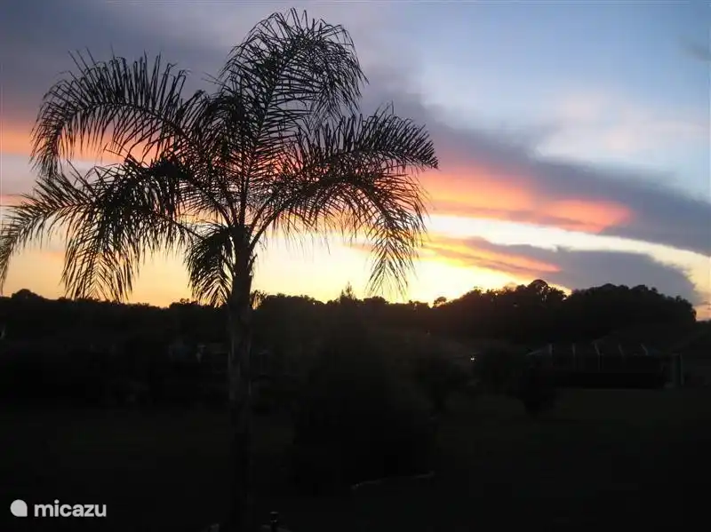 Schöner Sonnenuntergang mit schöner Lage und geräumige Blick.