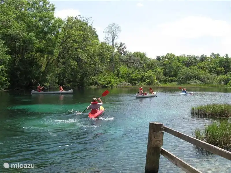 An verschiedenen Flüsse und Quellen können Sie ein Kanu und / oder Schnorcheln zu mieten.