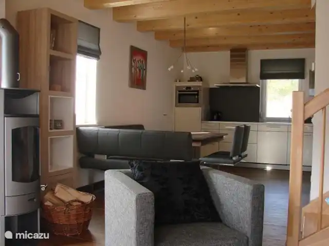 Haus Fingerhut huren in Oostenrijk, Karinthië, Kötschach-Mauthen - vakantiehuis Sfeervol ingerichte woonkamer met houtkachel.