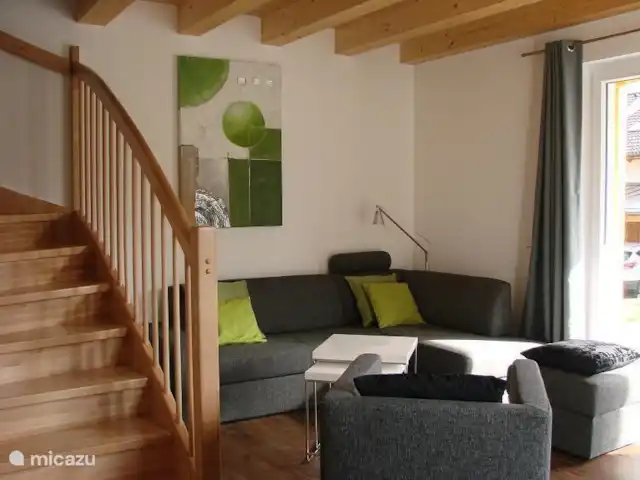 Haus Fingerhut huren in Oostenrijk, Karinthië, Kötschach-Mauthen - vakantiehuis Sfeervol ingerichte woonkamer met openslaande deuren.