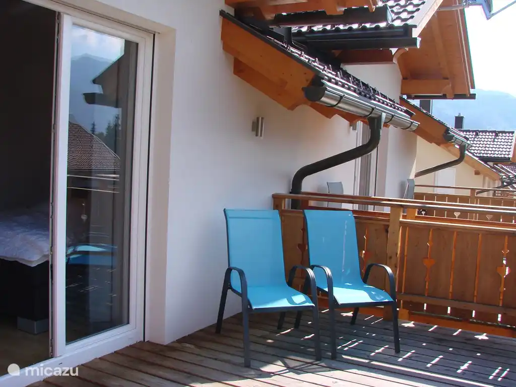 Asseyez-vous sur le balcon.