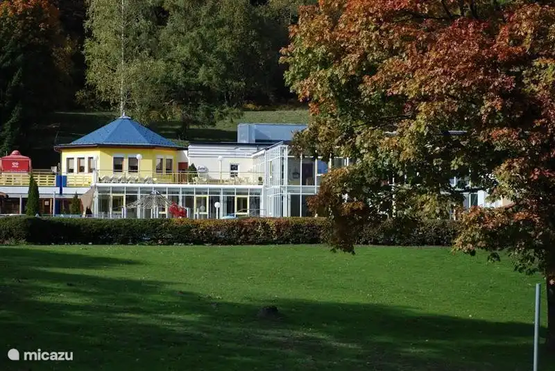 La piscine subtropicale Aquarena avec bassins intérieur et extérieur. Situé à seulement 200 mètres de Haus Fingerhut.