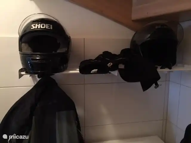 Dans Haus Fingerhut suffisamment d'espace pour ranger casques, gants et bottes.