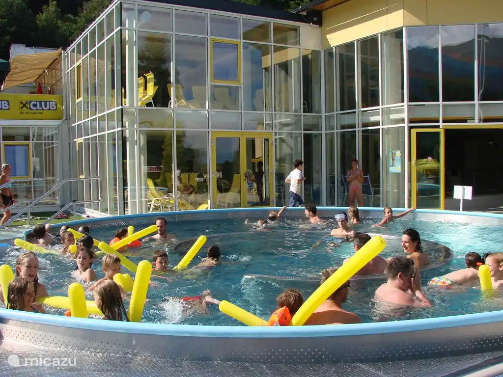 Dans le bain à remous de l’Aquarena !