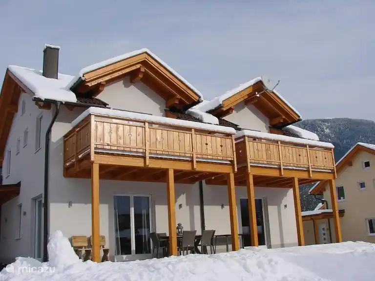 La maison sur la gauche est la Haus Fingerhut.