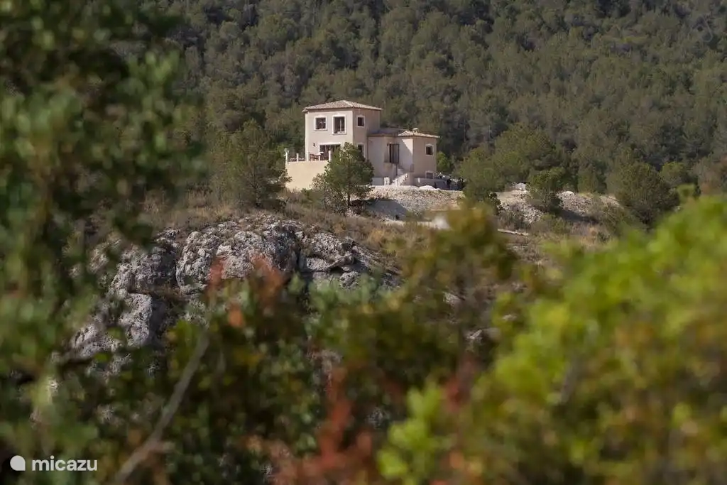 Dieses Bild wurde von der Hauptstraße nach Relleu genommen