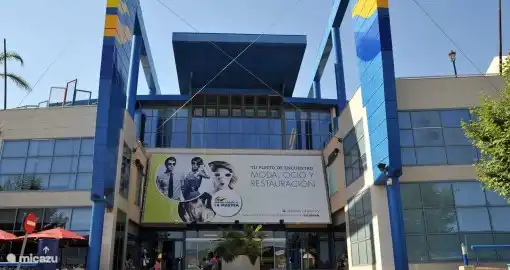 Eingang von La Marina in Finestrat (großes Einkaufszentrum, das 10 bis 15 Autominuten vom Haus entfernt ist).