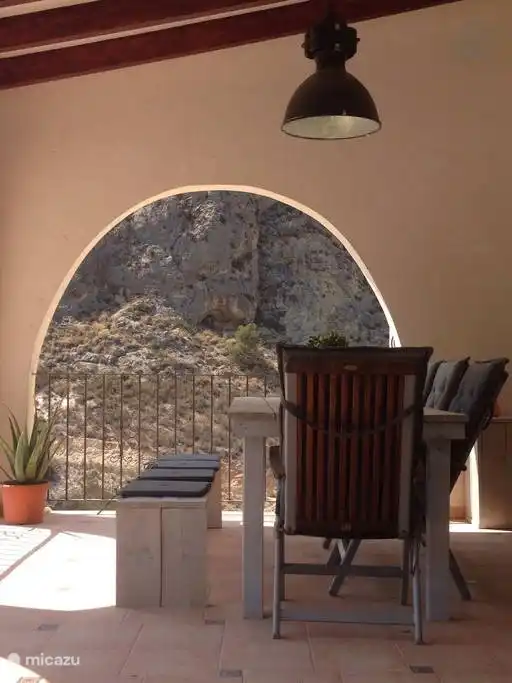 Platz für alle auf der Terrasse.