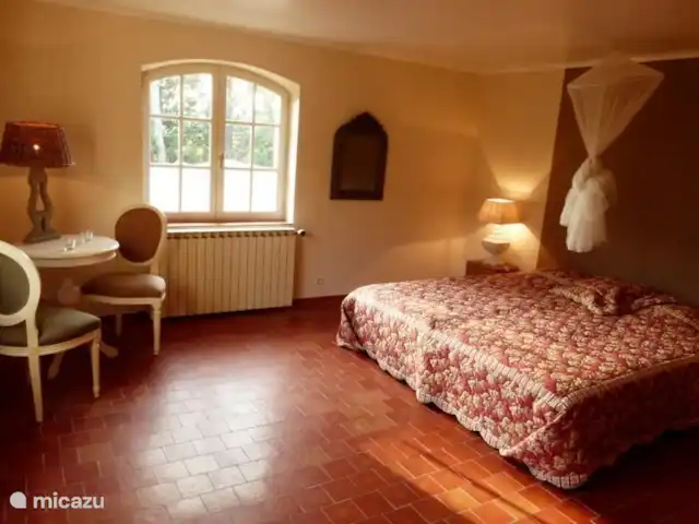 Le Grand Paradis | France, Var, Garéoult - maison de vacances grande chambre 1er étage