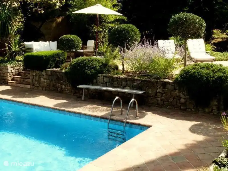 piscine avec terrasse