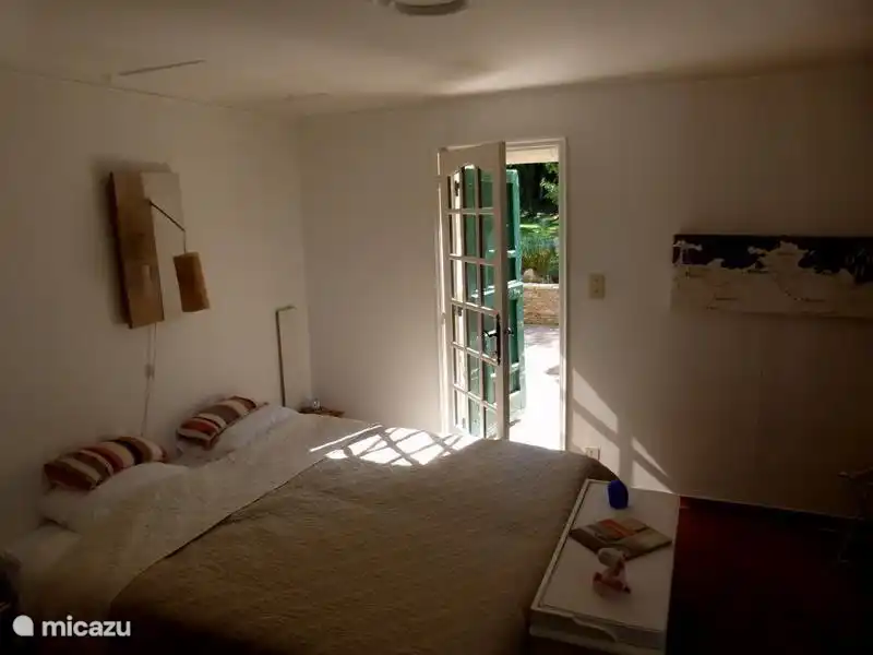 2ème chambre en bas, avec salle de bain