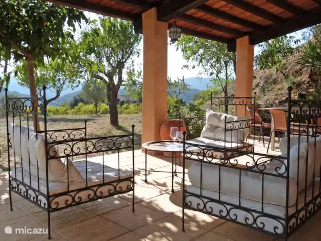 finca en España, Pirineos españoles , Juseu – Casa Milan en Juseu Finca Retreat La terraza cubierta de Casa Milan, el lugar para relajarse con hermosas vistas.
