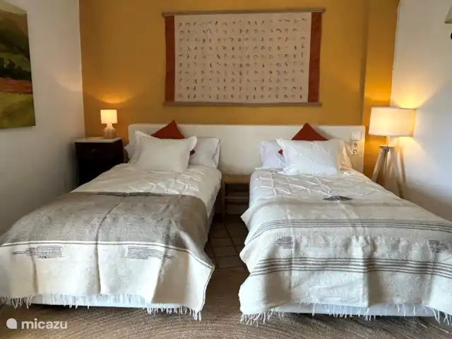 finca en España, Pirineos españoles , Juseu – Casa Milan en Juseu Finca Retreat Dormitorio 5, con una cama king size de 200x200 o 2x camas de 100x200.