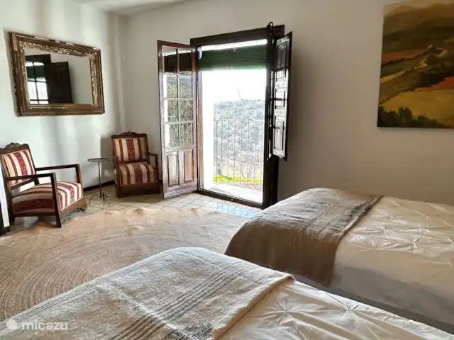 finca en España, Pirineos españoles , Juseu – Casa Milan en Juseu Finca Retreat El dormitorio 5 también tiene un balcón.