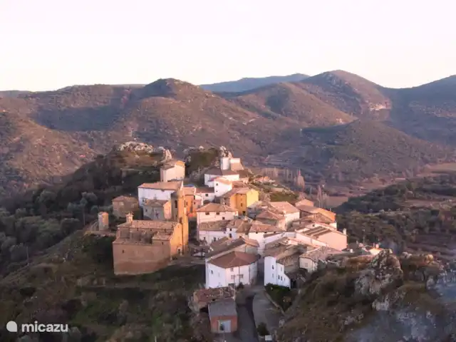 finca en España, Pirineos españoles , Juseu – Casa Milan en Juseu Finca Retreat Juseu, un auténtico pueblo de montaña a 800 metros de altitud en las faldas de los Pirineos españoles.