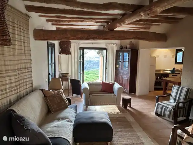 finca en España, Pirineos españoles , Juseu – Casa Milan en Juseu Finca Retreat La sala de estar recientemente redecorada.