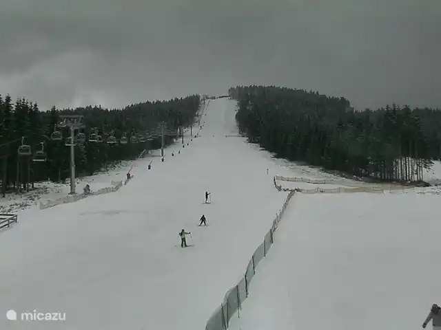 Wieda en Alemania, Baja Sajonia, Wieda - casa vacacional Esquiar en Wurmberg en Braunlage.
En la temporada de invierno aquí hay nieve cuando las temperaturas son bajo cero debido a la presencia de cañones de nieve.