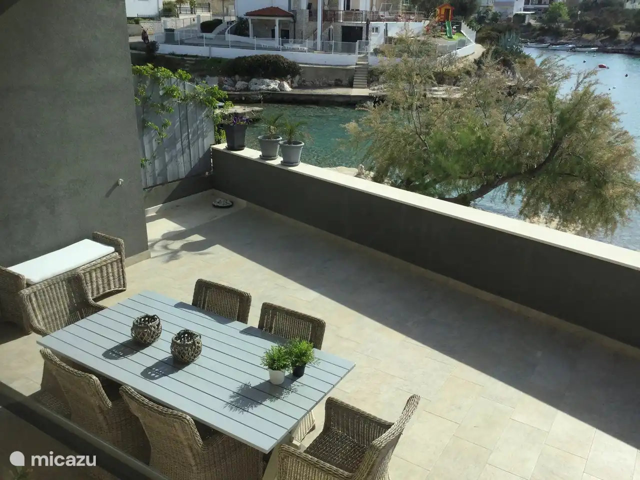 Wieder die Terrasse.