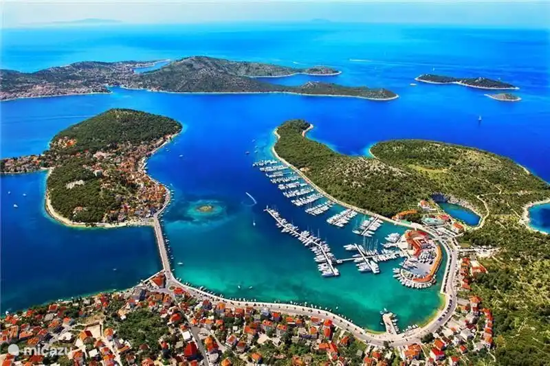 Der schöne Hafen von Rogoznica.