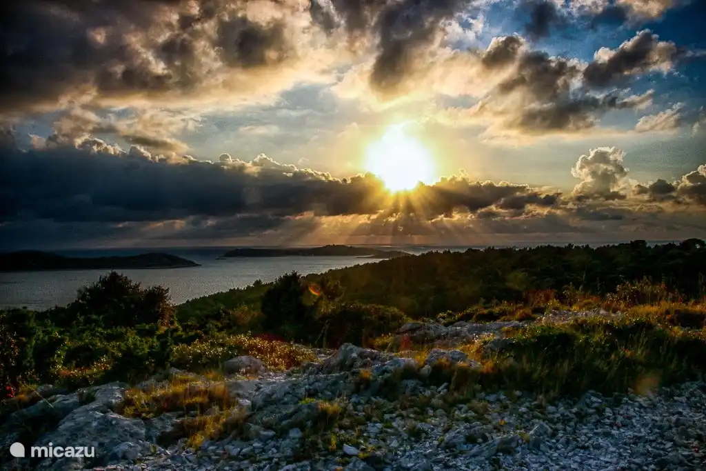 Im Herbst kann das Meer und der Himmel sehr schön sein.