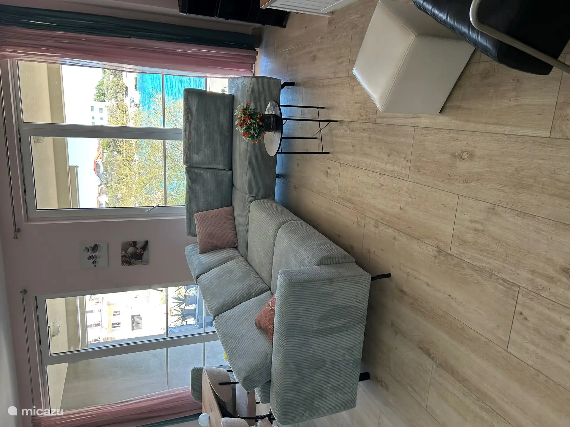 Entspannen Sie sich auf der Couch.