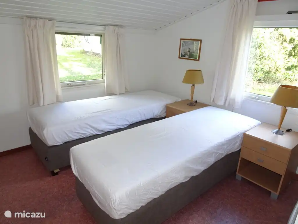 slaapkamer 2 , de boxspring bedden kunnen ook afzonderlijk als 1 persoons bed worden gebruikt