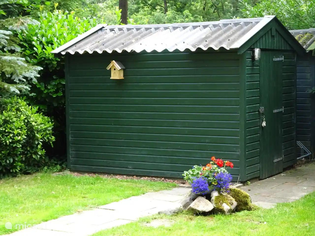 In de schuur kunt U uw fiets stallen en zijn er voldoende stopcontacten met de mogelijkheid om de accu van uw e-bike op te laden.