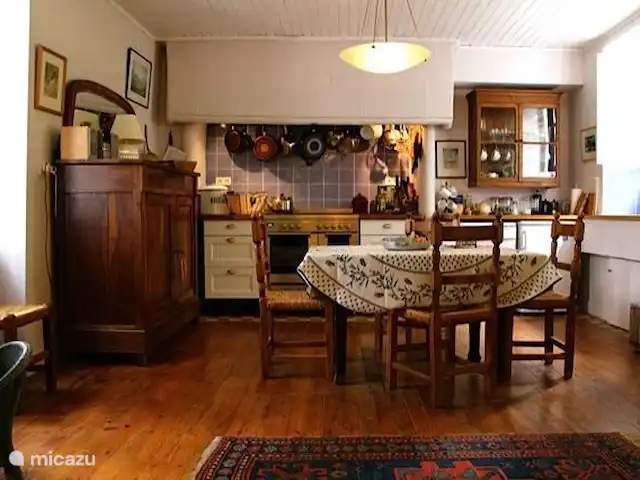 Ensemble Romantique | France, Lot, Bélaye - maison de vacances cuisine