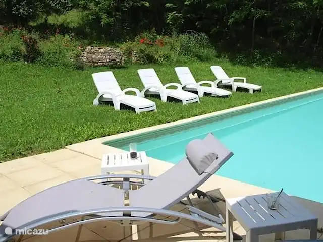 Ensemble Romantique | France, Lot, Bélaye - maison de vacances piscine avec transats