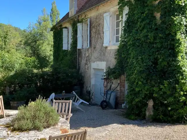 Ensemble Romantique | France, Lot, Bélaye - maison de vacances Une terrasse à l'ombre