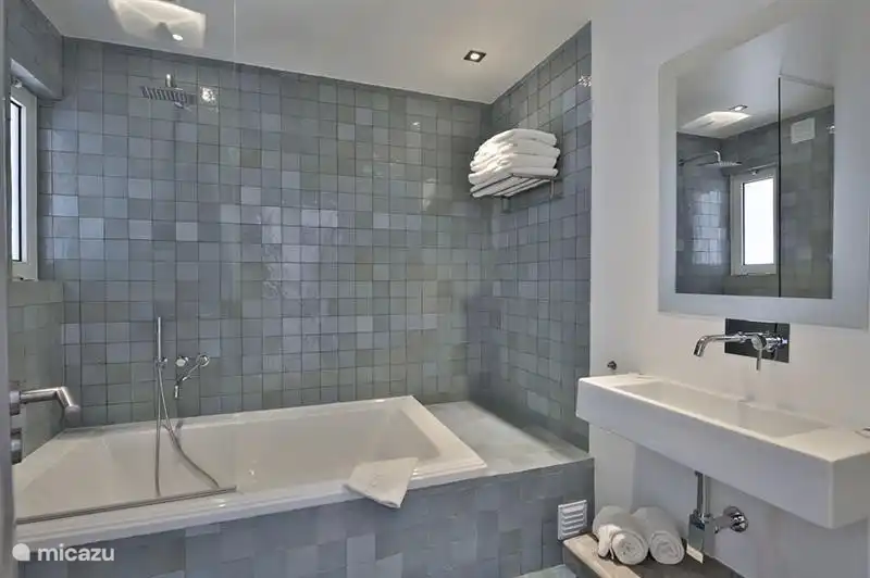 ! vd 2 bathrooms, with nice bath & shower.