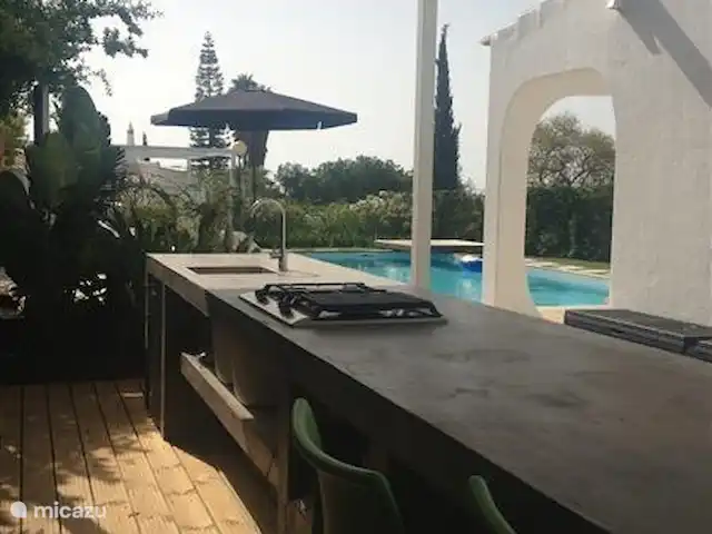 Casa Veromar en Portugal, Algarve, Carvoeiro - casa vacacional Cocina al aire libre.