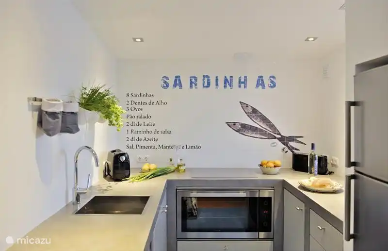 Modern kitchen, fully equipped.