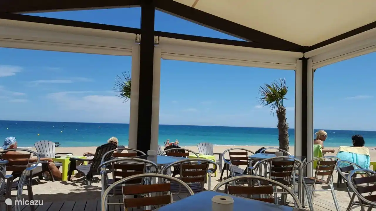 Tolle Aussicht von der Terrasse in Benicarlo, während Sie einen Snack oder ein Getränk genießen.