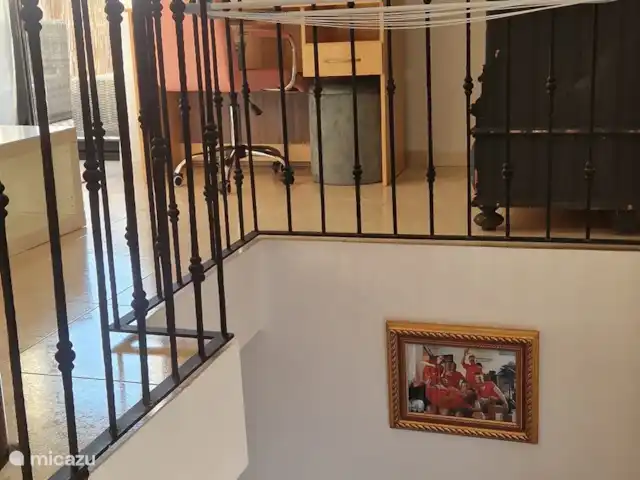 Villa Bella Orange | Espagne, Costa del Azahar, Calig - maison mitoyenne Escalier menant à un grenier lumineux