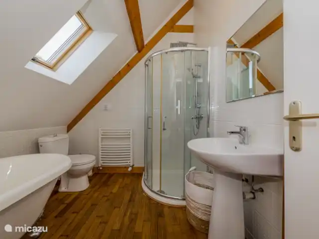 Découverte | France, Lot, Gourdon - villa La salle de bain