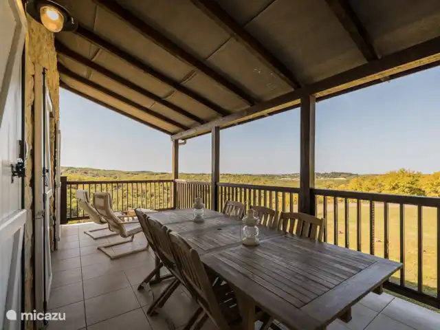 Découverte | France, Lot, Gourdon - villa La véranda avec vue sur la vallée