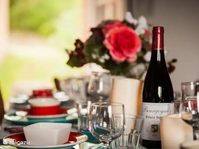 Pomette | France, Dordogne, Stupide - maison de vacances Une table joliment dressée