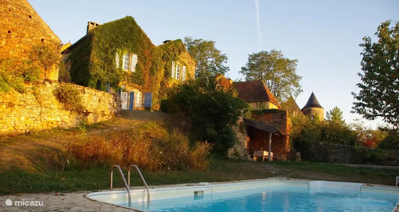 Der Garten mit Swimmingpool