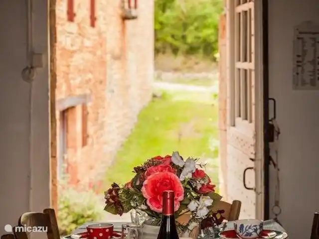 Pomette | France, Dordogne, Stupide - maison de vacances Une table dressée