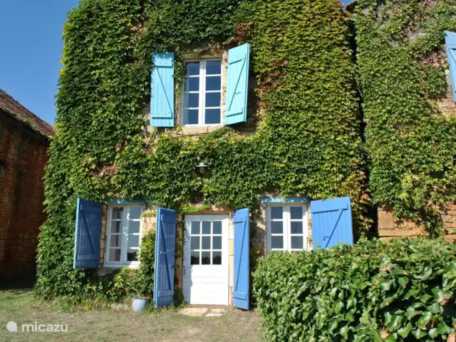 Pomette | France, Dordogne, Stupide - maison de vacances Une villa romantique aux volets bleus
